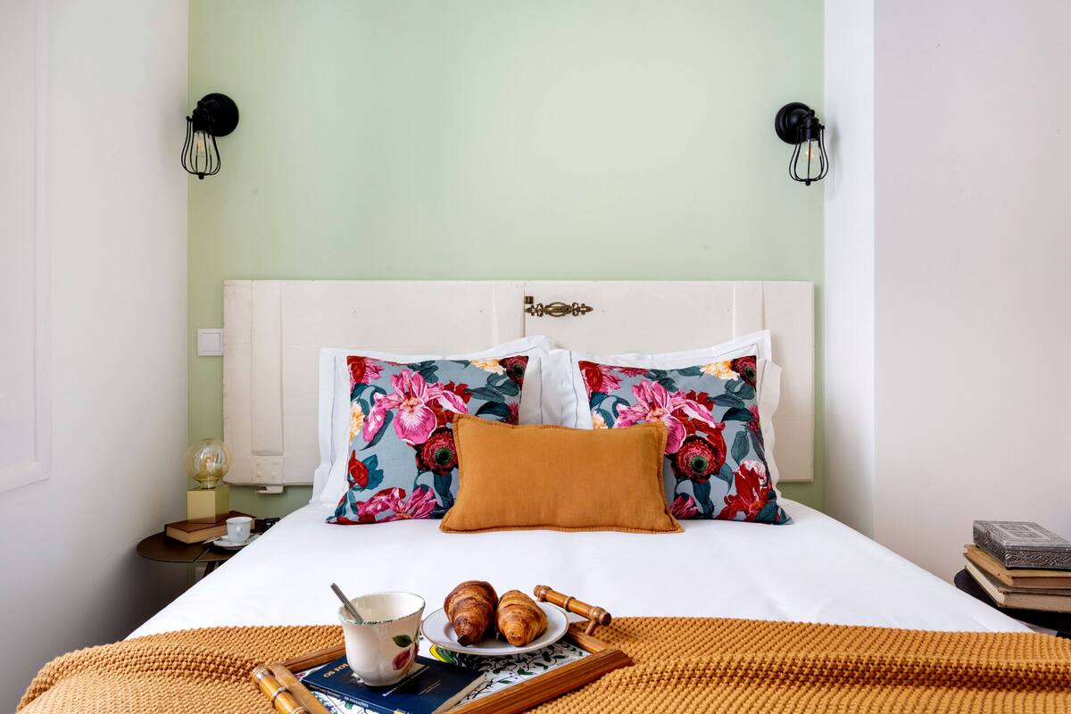 Kamar Junior (Interior View) | Seprai premium, busa memori, Wi-Fi gratis, dan didekorasi berbeda-beda