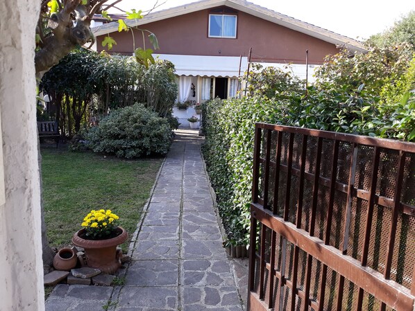 ด้านหน้าที่พัก