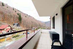 Comfort Room, Mountain View | Balcony