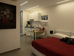 Superior Triple Room, Kitchen, City View (104) | Free minibar, in-room safe, individually furnished, desk - San Francesco Rooms L.T. (Palermo)