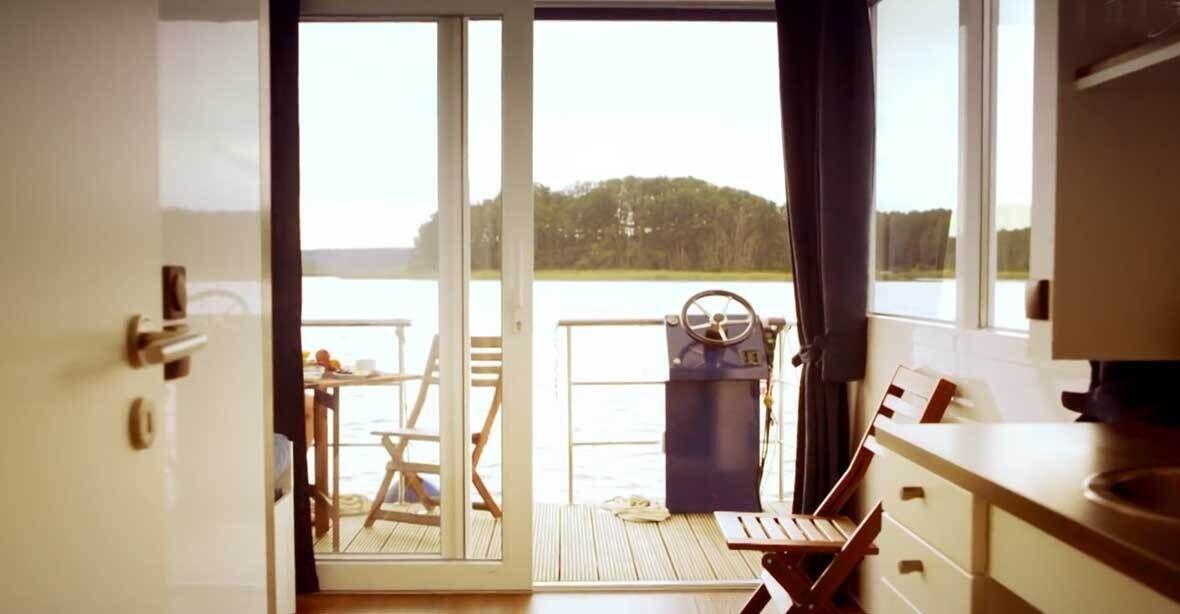 Mobile home (Febomobil 990 - houseboat) | Spisning på værelset