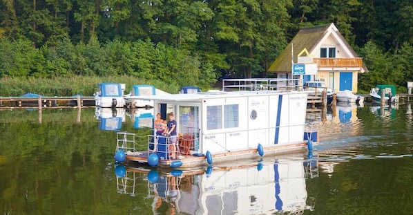 Febomobil 990 - Barrier-Free Houseboat | Terrace/patio - Kuhnle-Tours Priepert (Priepert)