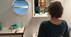 Febomobil 990 - Barrier-Free Houseboat | Bathroom | Shower, towels - Kuhnle-Tours Priepert (Priepert)