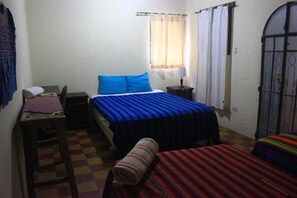 Standard Triple Room - Bed and Breakfast (Antigua Guatemala)
