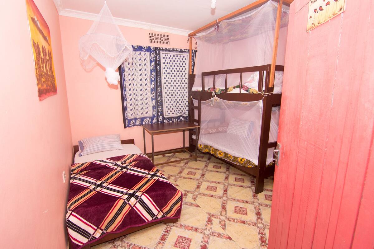 Triple Room | Free WiFi, bed sheets