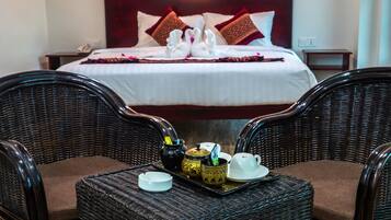 Deluxe Double Room | In-room safe, soundproofing, iron/ironing board, rollaway beds