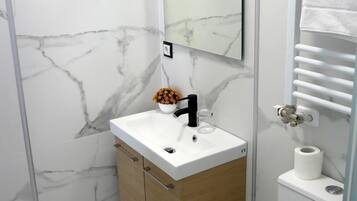 Shower, rainfall showerhead, towels