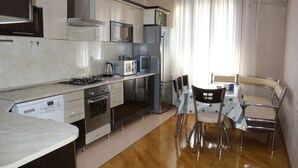 Apartment, 3 Bedrooms | Private kitchen - Apartment on Akademik Sh. Azizbayov 88a (Baku)