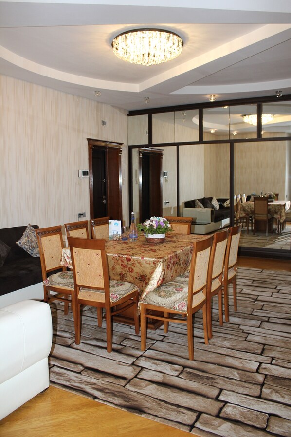 Departamento, 3 habitaciones | Servicio a la habitación