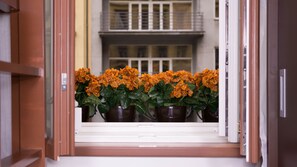 Design Room (Brown) | Courtyard view - Apartment Colours Prague Center (Prague)