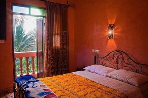 Chambre Deluxe double ou avec lits jumeaux | Décor unique, ameublement unique, literie fournie