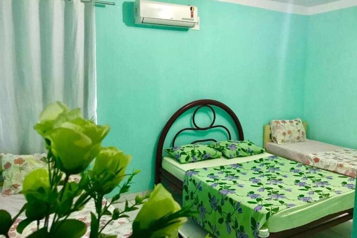 Hypo-allergenic bedding, bed sheets