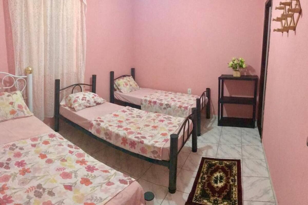 Hypo-allergenic bedding, bed sheets