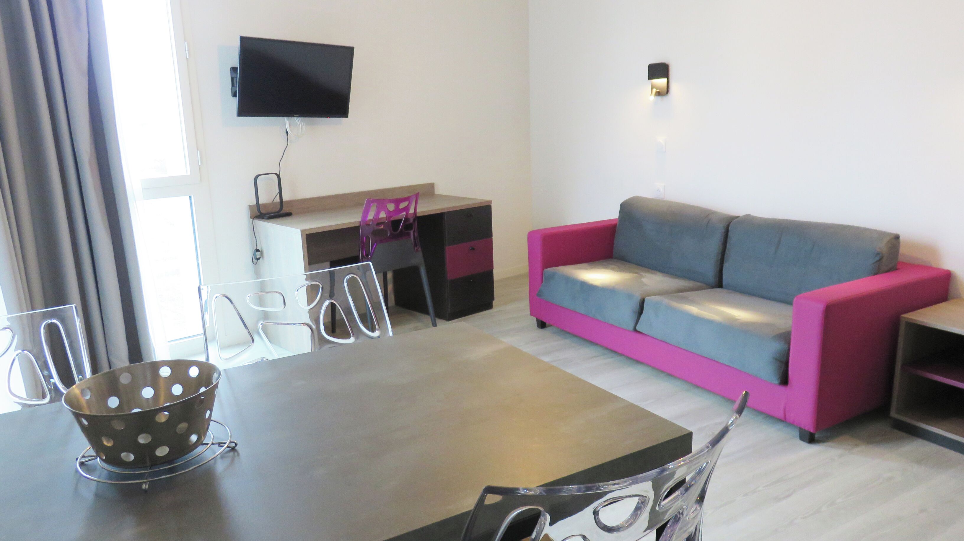 Studio, 2 Single Beds | Premium bedding, desk, soundproofing, iron/ironing board