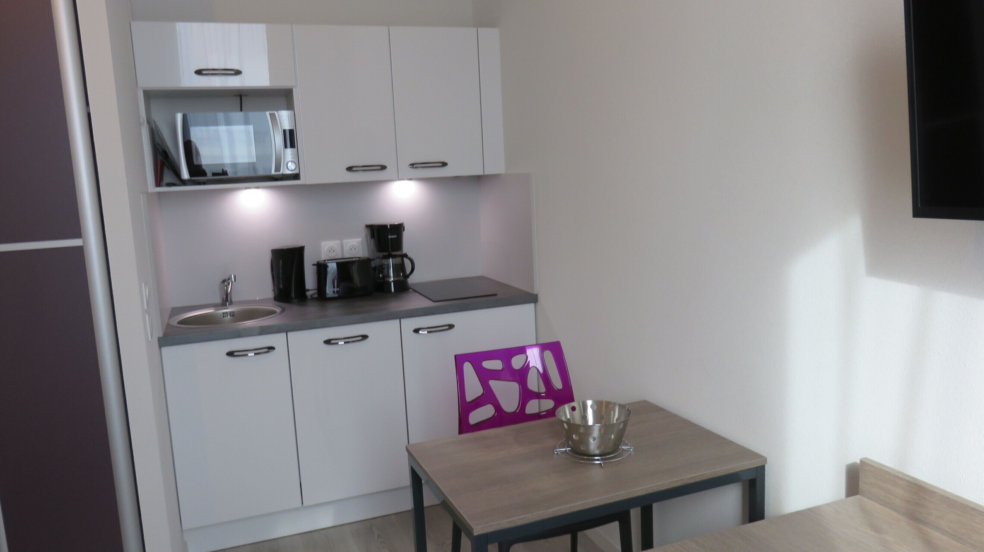 Studio | Private kitchenette | Microwave, dishwasher, electric kettle, toaster