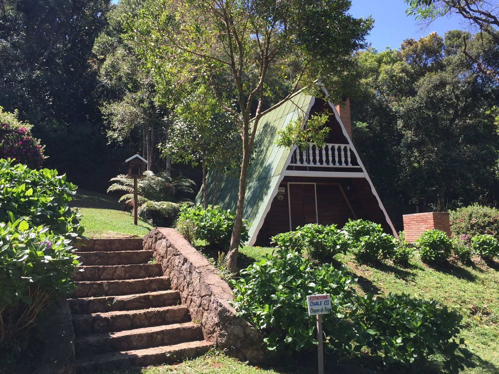 Vista frontal de la propiedad