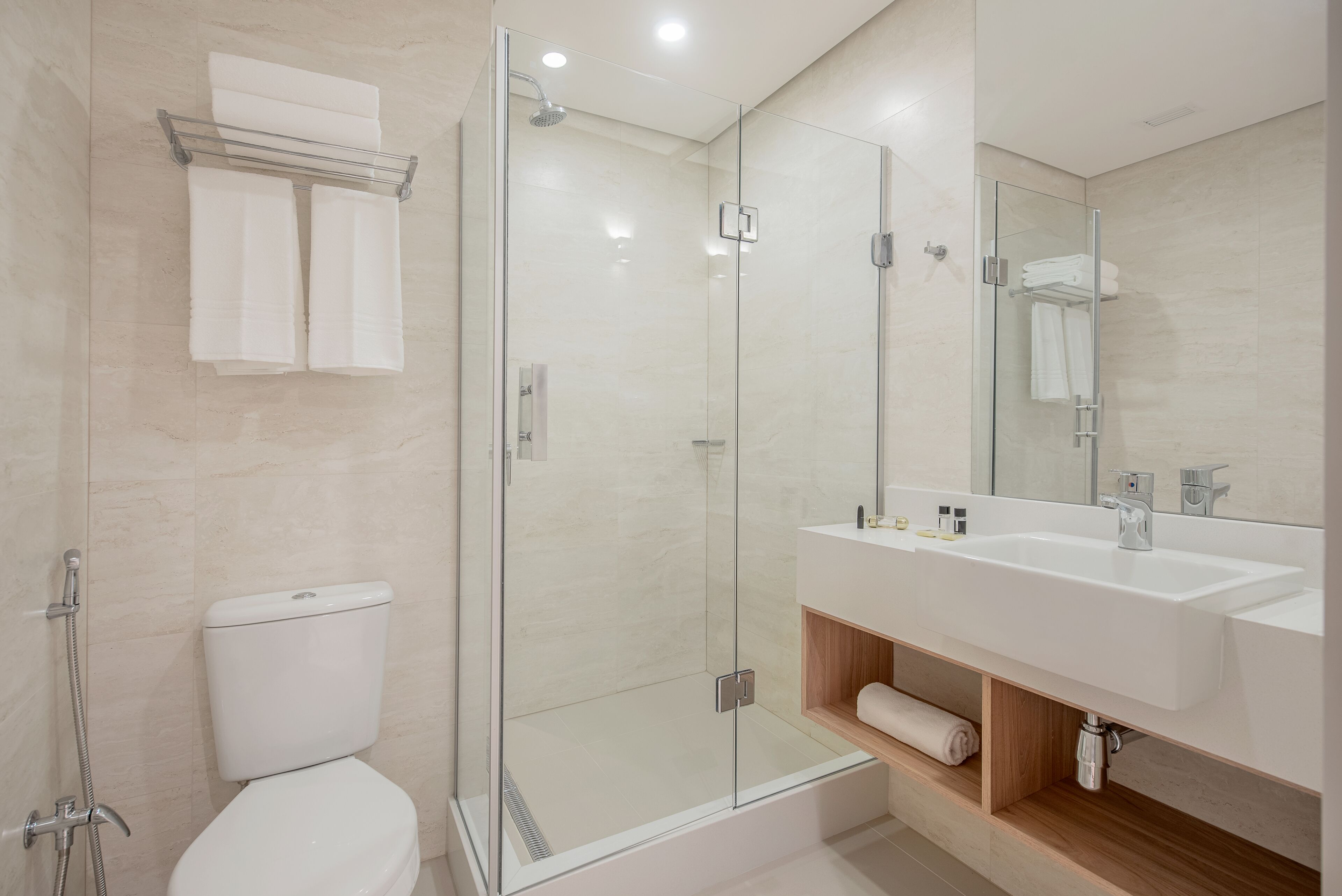 淋浴設備、免費盥洗用品、毛巾