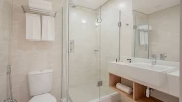 Shower, free toiletries, towels