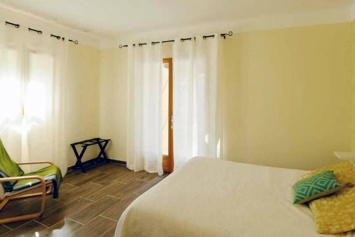 Chambre Double ou avec lits jumeaux | Décoration personnalisée, ameublement personnalisé, lits bébé (gratuits)