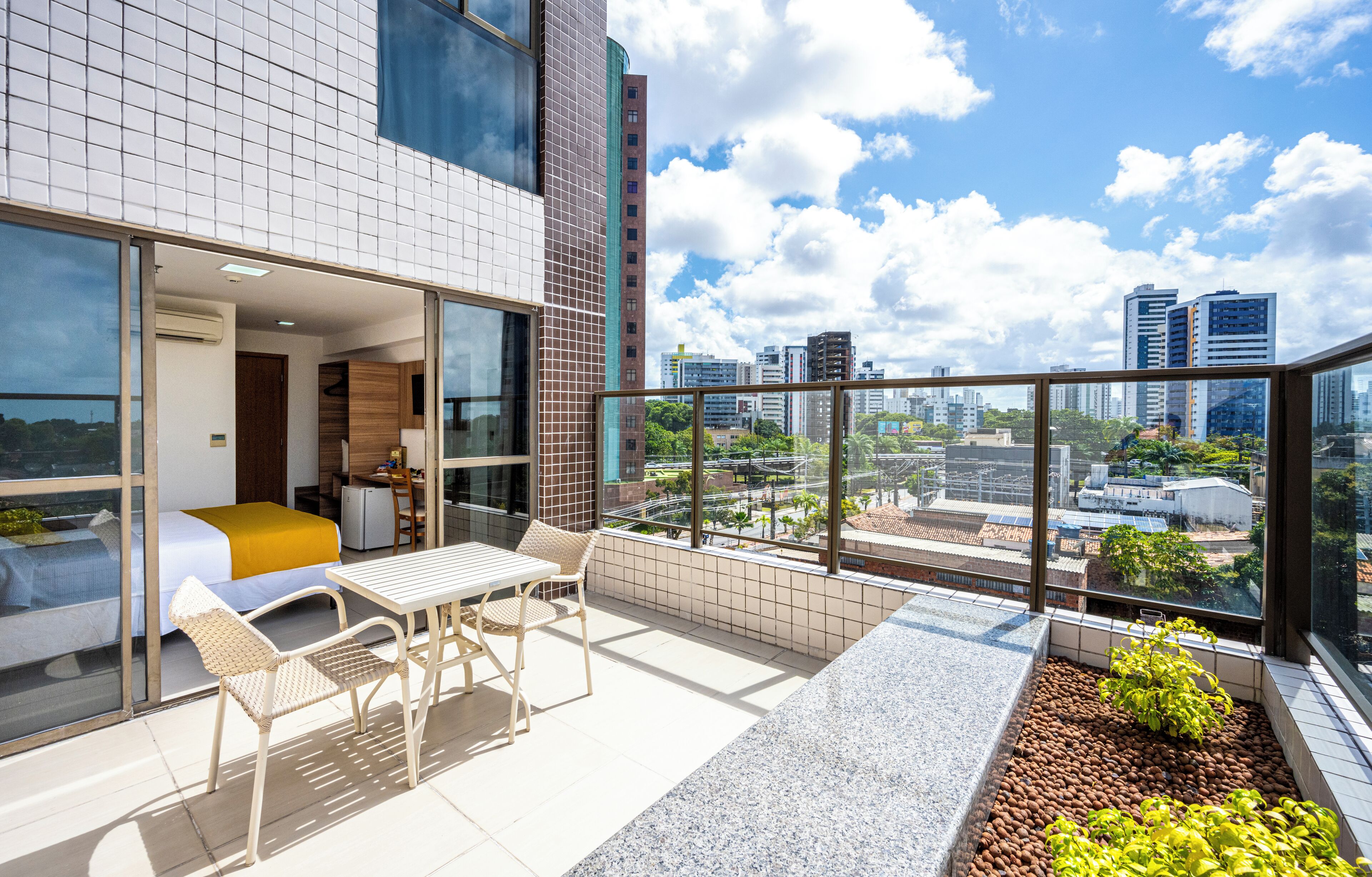 apartamento standard com varanda | terrace/patio