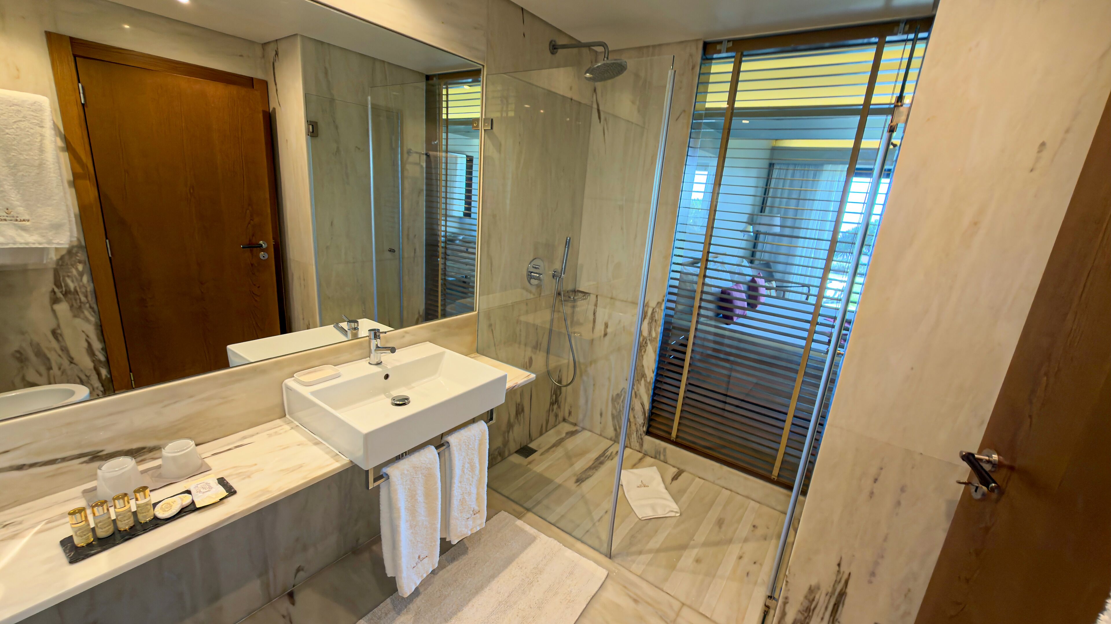 双人房, 海景 (Arinto) | 浴室 | 免费洗浴用品、吹风机、浴袍、毛巾