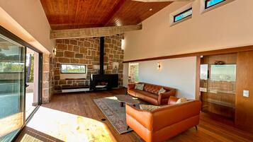 Luxury country house, 2 bedrooms, sea view (Panorama Residence) | Living area