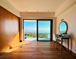Luxury country house, 2 bedrooms, sea view (Panorama Residence) | Egyptian cotton sheets, premium bedding, memory foam beds, minibar