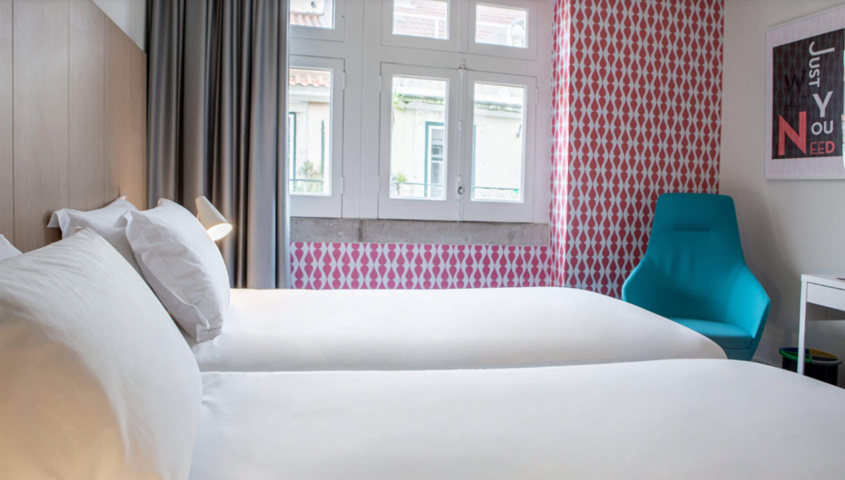 superior twin room | 1 bedroom, minibar, desk, laptop workspace