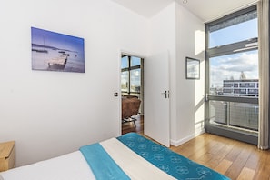 Apartment, 3 Bedrooms | 3 bedrooms, iron/ironing board, travel crib, free WiFi