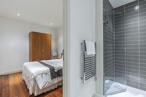 Apartment, 3 Bedrooms | 3 bedrooms, iron/ironing board, travel cot, free WiFi - Splendid 3 Bedroom Apartment Kings Cross (London)