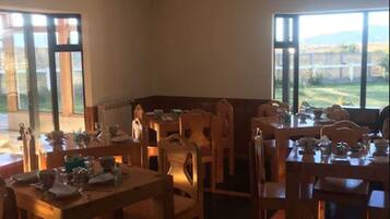 Dagelijks continentaal ontbijt inbegrepen