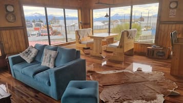 Coin salon dans le hall