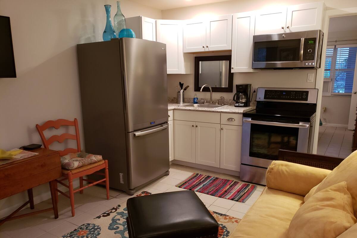 Signature Apartment, Canal View | Iron/ironing board (on request), rollaway beds (free), WiFi (free)