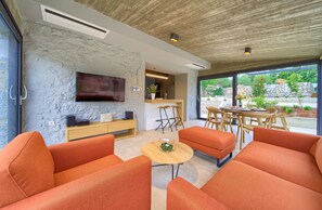 Villa Deluxe, 2 chambres | Coin séjour | Télévision à écran plat