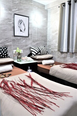 Deluxe Twin Room | Blackout curtains, free WiFi, bed sheets - Metrocity Lounge (Kowloon)