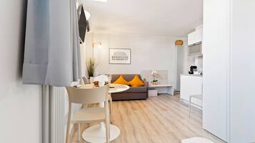 Apartemen | Area keluarga | TV layar datar