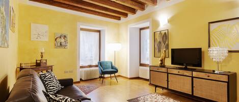 Departamento, 1 habitación | Área de sala de estar | Televisión de pantalla plana