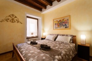 Apartemen, 1 kamar tidur | 1 kamar tidur, setrika/meja setrika, Wi-Fi gratis, dan seprai linen