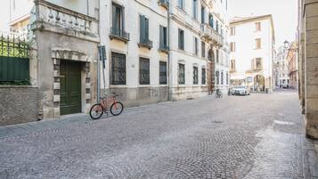 Departamento, 1 habitación | Vista a la calle