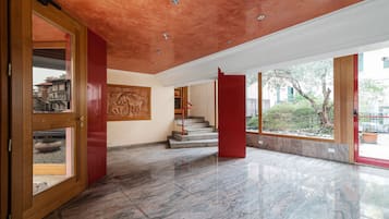 Pintu masuk interior