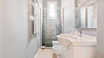 Apartment, 2 Bedrooms | Bathroom | Shower, hair dryer, bidet, towels
