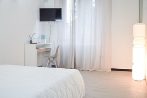 Habitación Confort con 1 cama doble o 2 individuales, vistas al jardín (Porta Vigentina) | Ropa de cama de alta calidad, minibar, caja fuerte