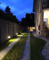 Fachada del alojamiento - Noche