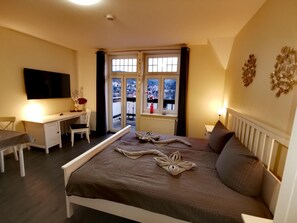 Business Studio, Mountain View, Slope side | Living area