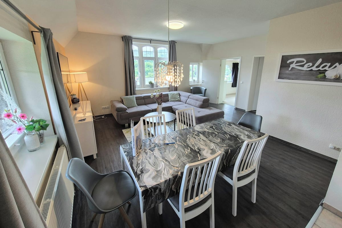 Family Apartment, 2 Bedrooms, Non Smoking, Mountain View | Living area