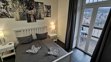Minibar, laptop workspace, free WiFi, bed sheets