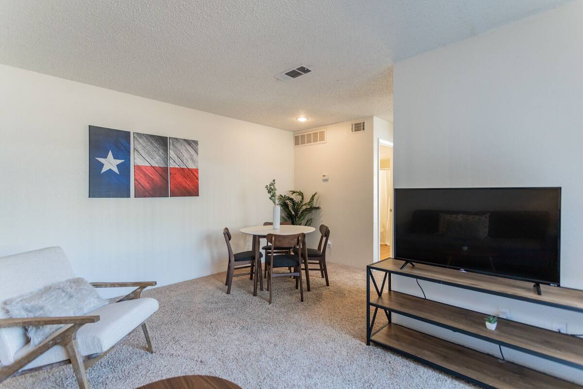 Deluxe Apartment, 1 Bedroom, Non Smoking | Living area | Flat-screen TV