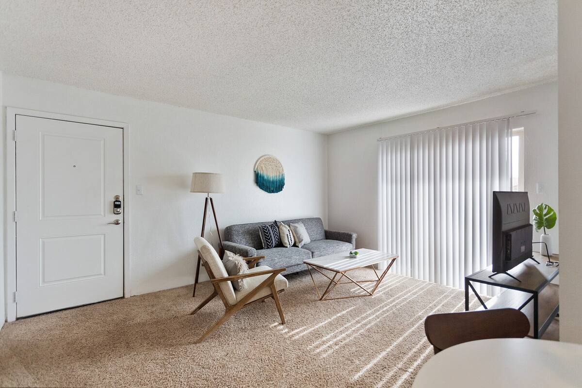 Deluxe Apartment, 1 Bedroom, Non Smoking | Living area | Flat-screen TV