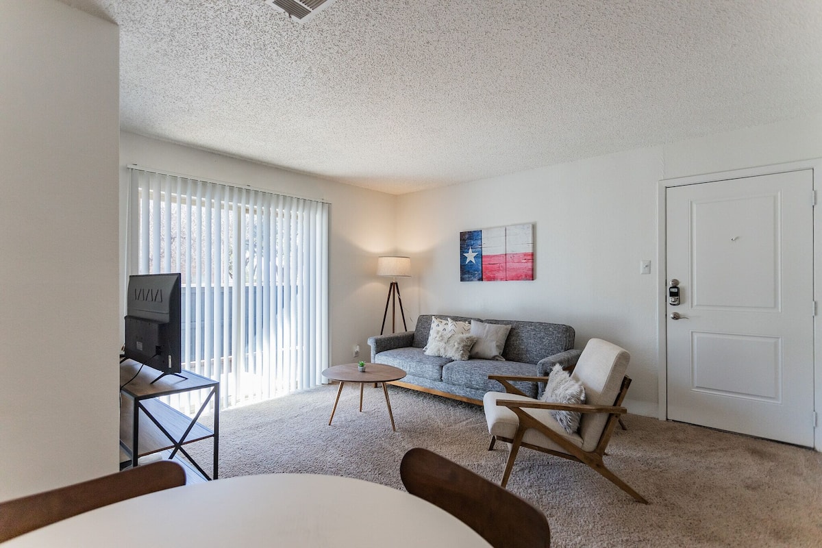 Deluxe Apartment, 1 Bedroom, Non Smoking | Living area | Flat-screen TV