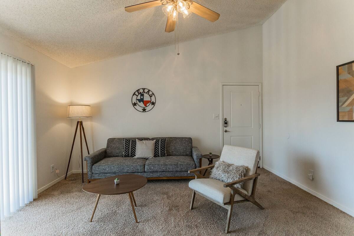 Deluxe Apartment, 1 Bedroom, Non Smoking | Living area | Flat-screen TV